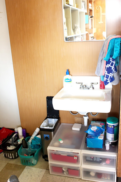 dorm sink at texas tech - Texas Tech Dorm Rooms Tour by popular Texas lifestyle blogger Audrey Madison Stowe