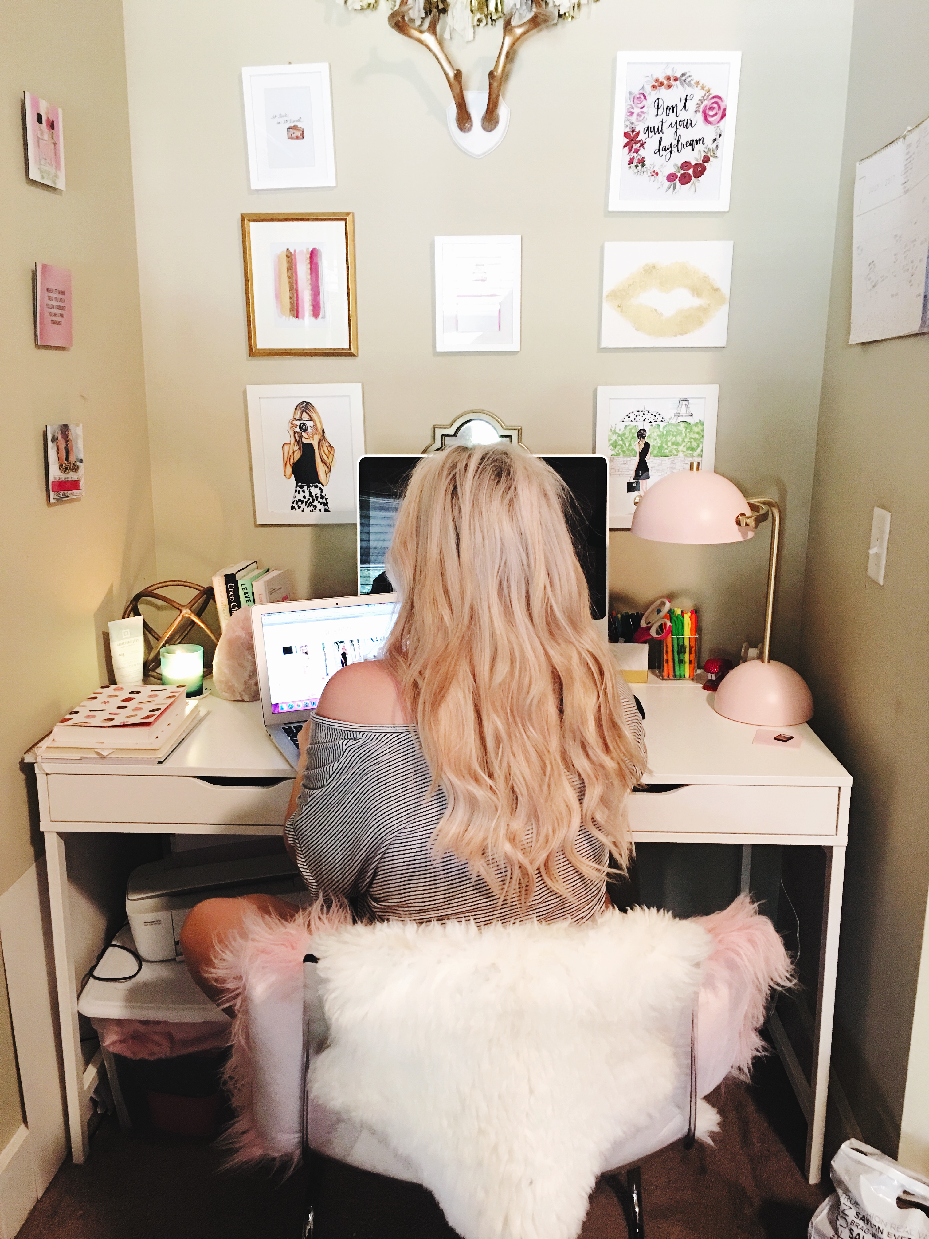My college desk space | Blogger Office | Audrey Madison Stowe a life and style blog