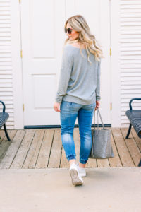 Go-to Relaxed outfit with DENIZEN from Levi's Jeans | Jean Joggers | Audrey Madison Stowe a fashion and lifestyle blogger