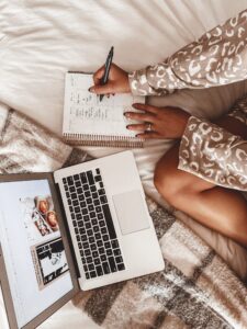 My Daily Schedule Working From Home | Self Employed Work Schedule | Audrey Madison Stowe a fashion and lifestyle blogger